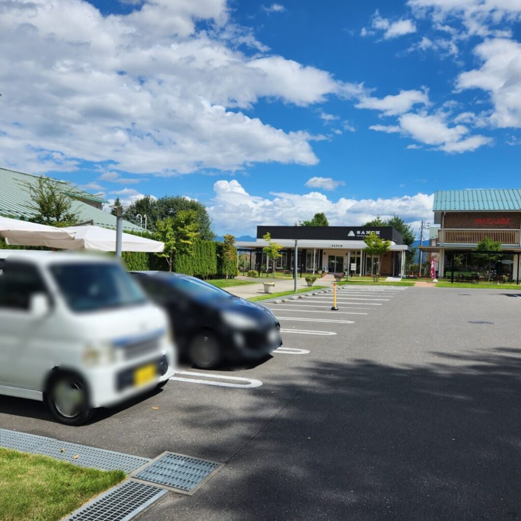 SANCH(サンチ)の駐車場