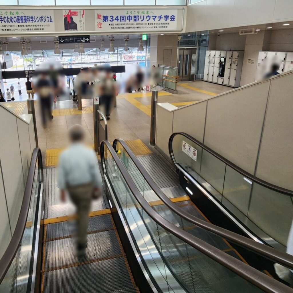 松本駅構内