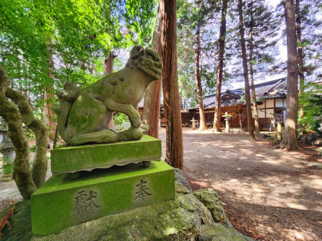 三柱神社の狛犬