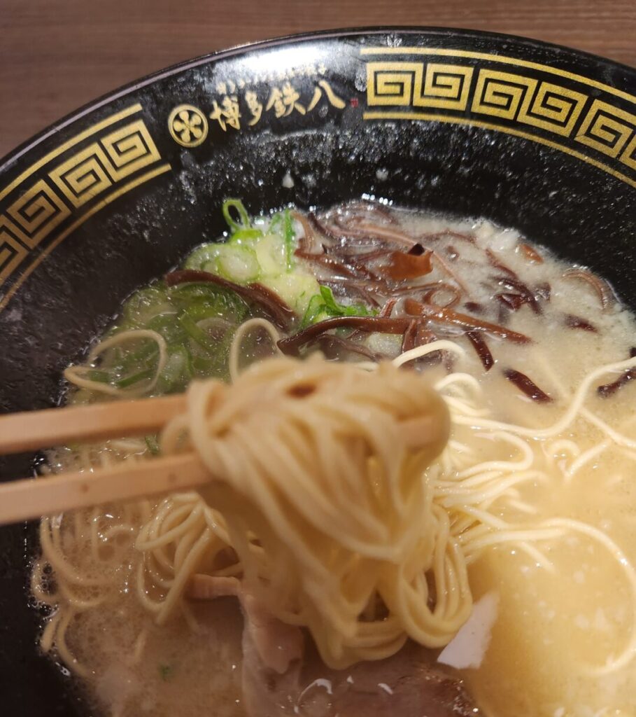 博多鉄八の博多豚骨ラーメン