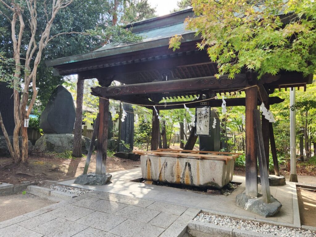 四柱神社の手水舎