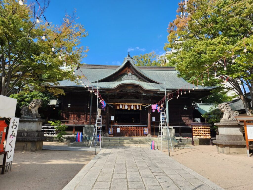 四柱神社の拝殿